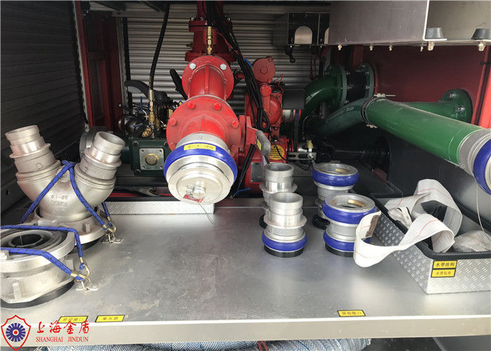 2000Kg Capacity Water Tanker Fire Truck 4x2 Drive with Pump Flows 30L/s