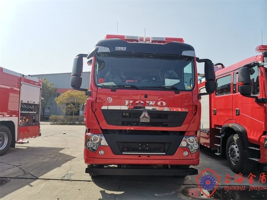 등대세 4×2은 매뉴얼 파이어 모니터와 트럭과 싸우는 8000L 거품 화재를 운전합니다